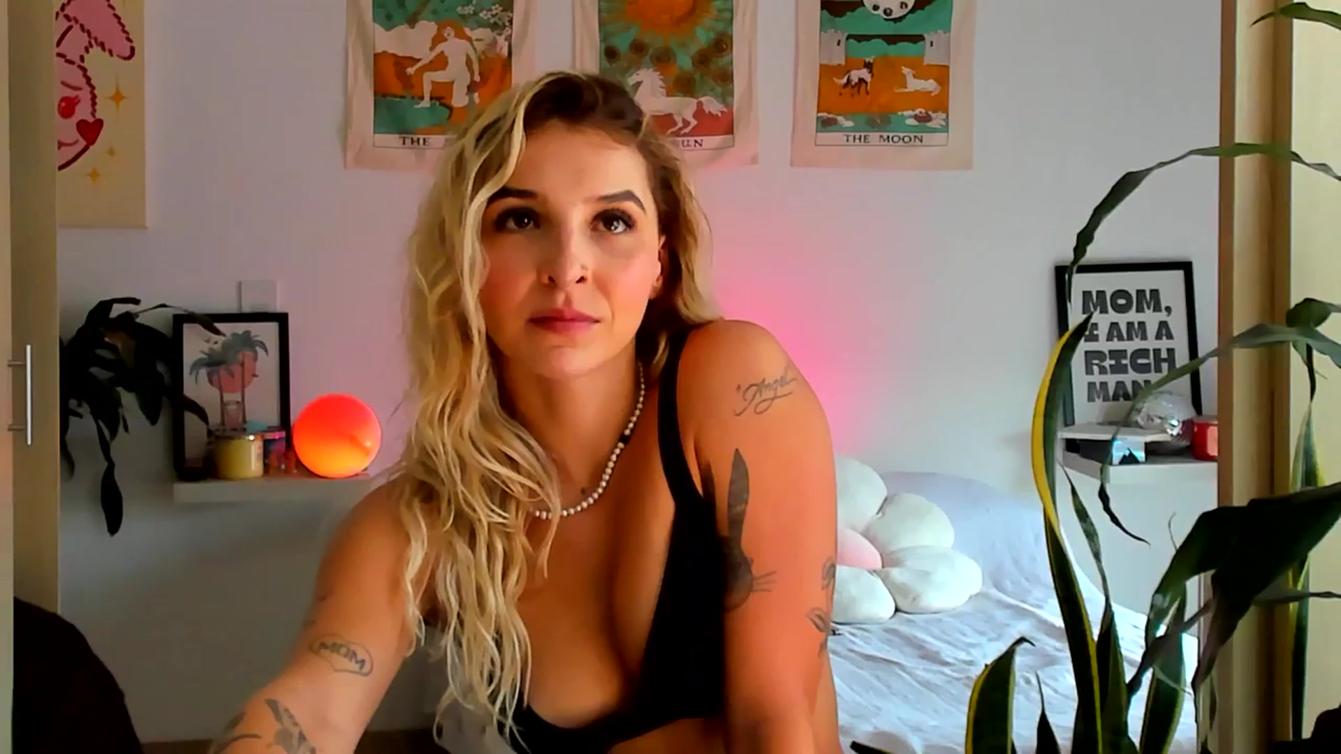 Gallery image thumbnail from paris_texas's myfreecams stream on, 05/11/2025, 17:46 image 18 of 20