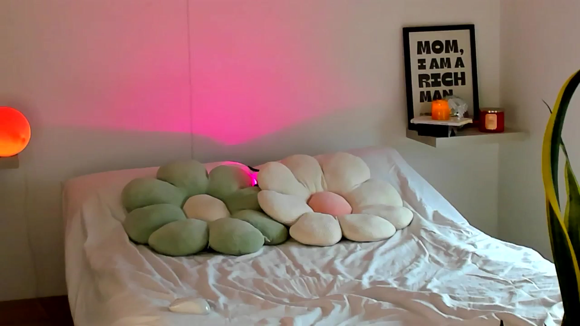Gallery image thumbnail from paris_texas's myfreecams stream on, 06/16/2025, 20:50 image 16 of 20