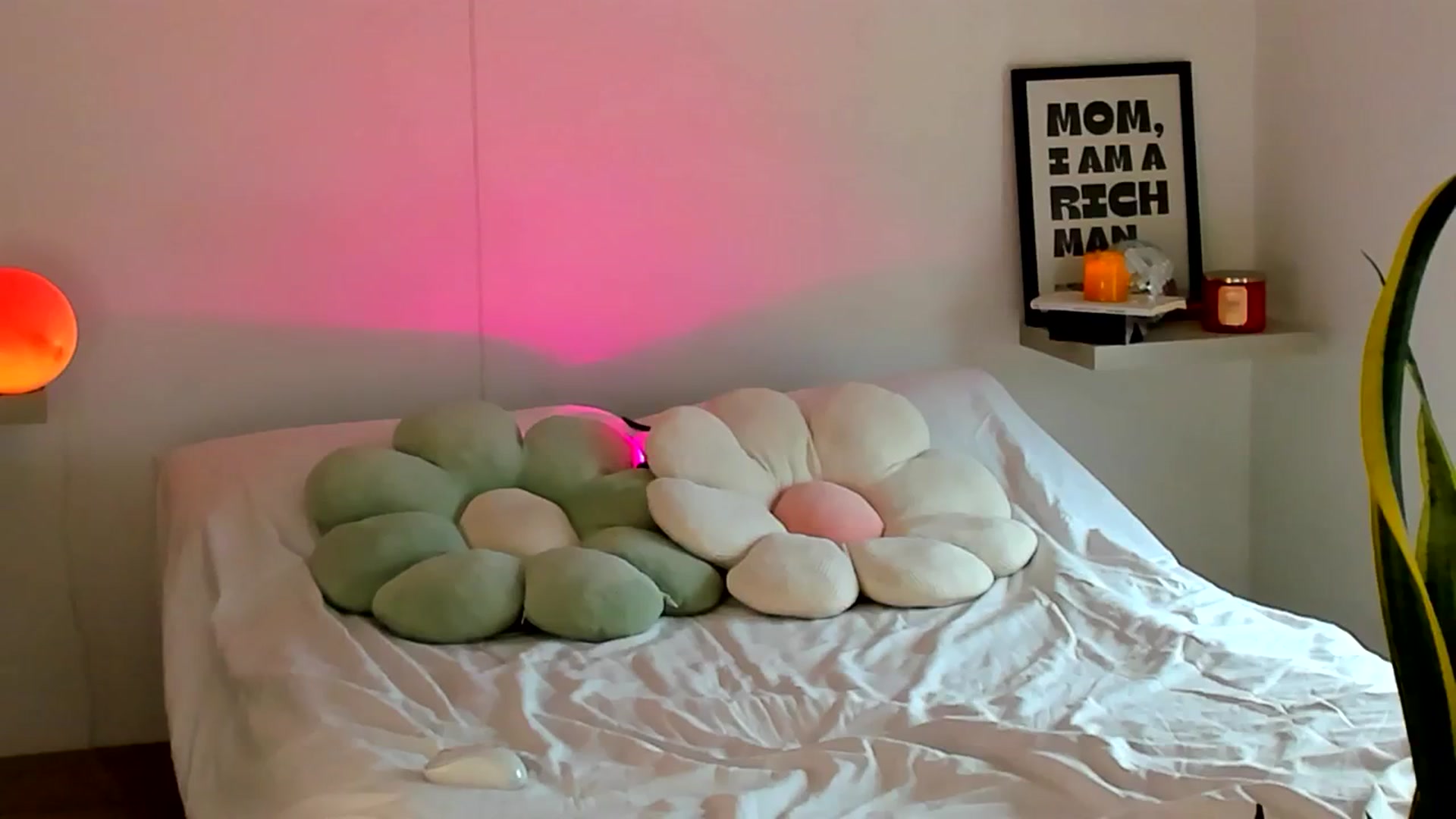 Gallery image thumbnail from paris_texas's myfreecams stream on, 06/16/2025, 20:50 image 17 of 20