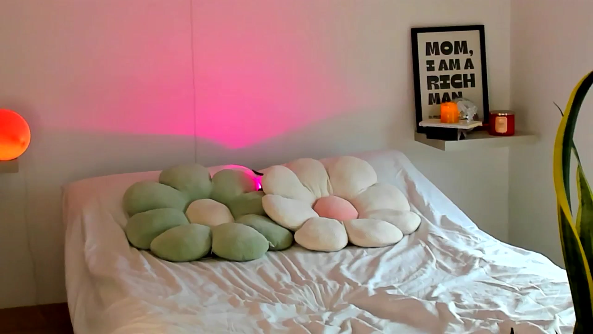 Gallery image thumbnail from paris_texas's myfreecams stream on, 06/16/2025, 20:50 image 15 of 20