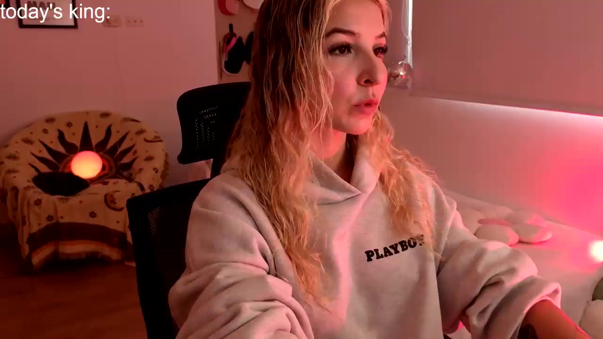 Gallery image thumbnail from paris_texas's myfreecams stream on, 06/20/2026, 17:22 image 2 of 20