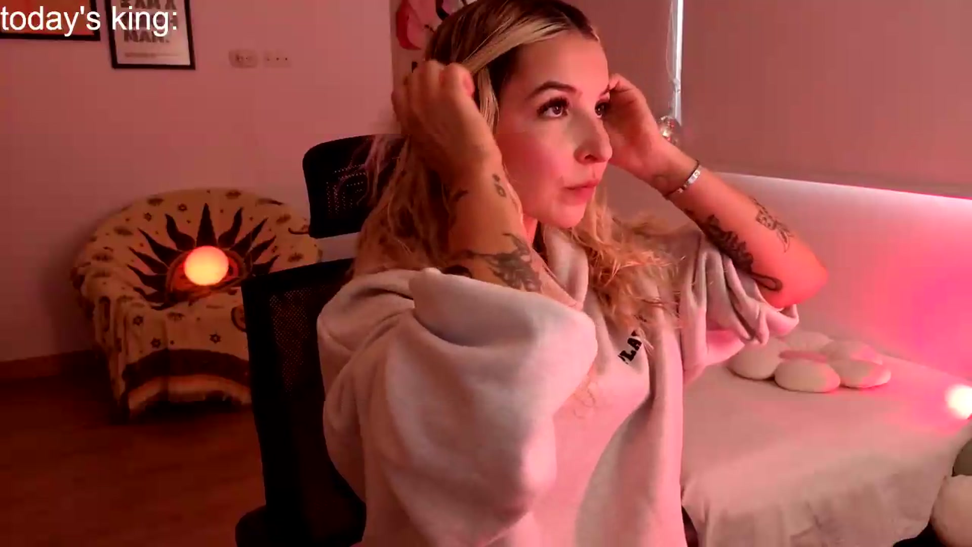 Gallery image thumbnail from paris_texas's myfreecams stream on, 06/20/2026, 17:22 image 18 of 20
