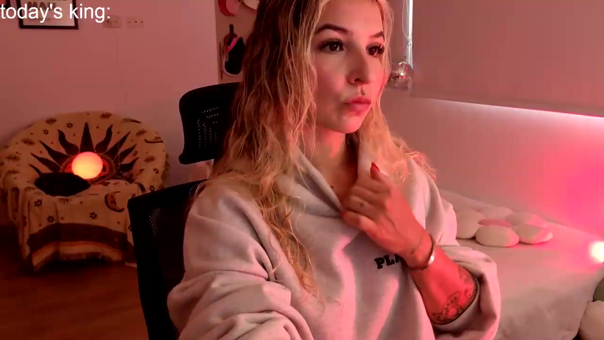 Gallery image thumbnail from paris_texas's myfreecams stream on, 06/20/2026, 17:22 image 6 of 20