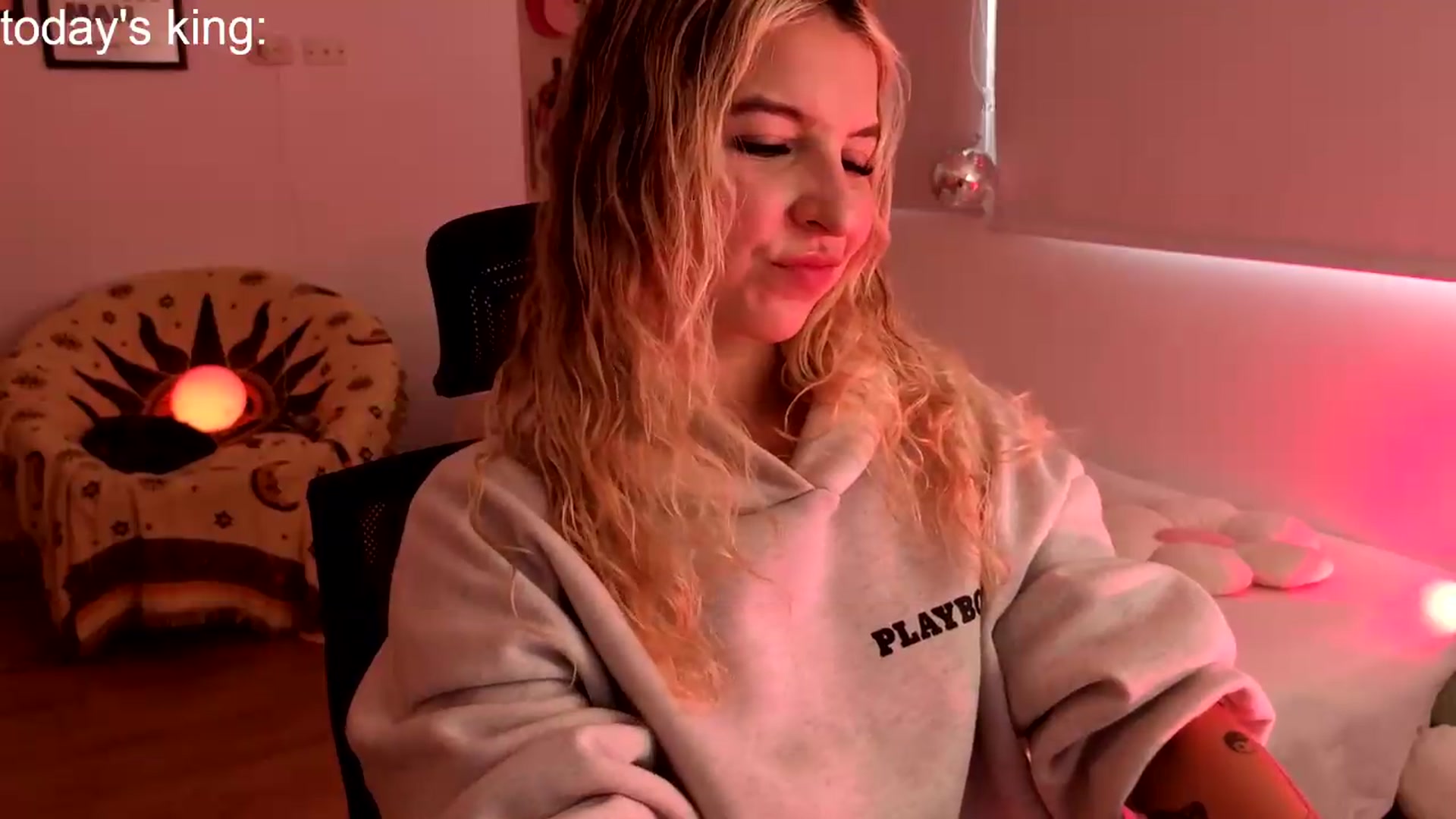 Gallery image thumbnail from paris_texas's myfreecams stream on, 06/20/2026, 17:22 image 8 of 20