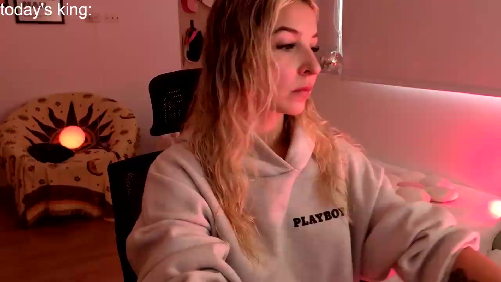 Gallery image thumbnail from paris_texas's myfreecams stream on, 06/20/2026, 17:22 image 1 of 20