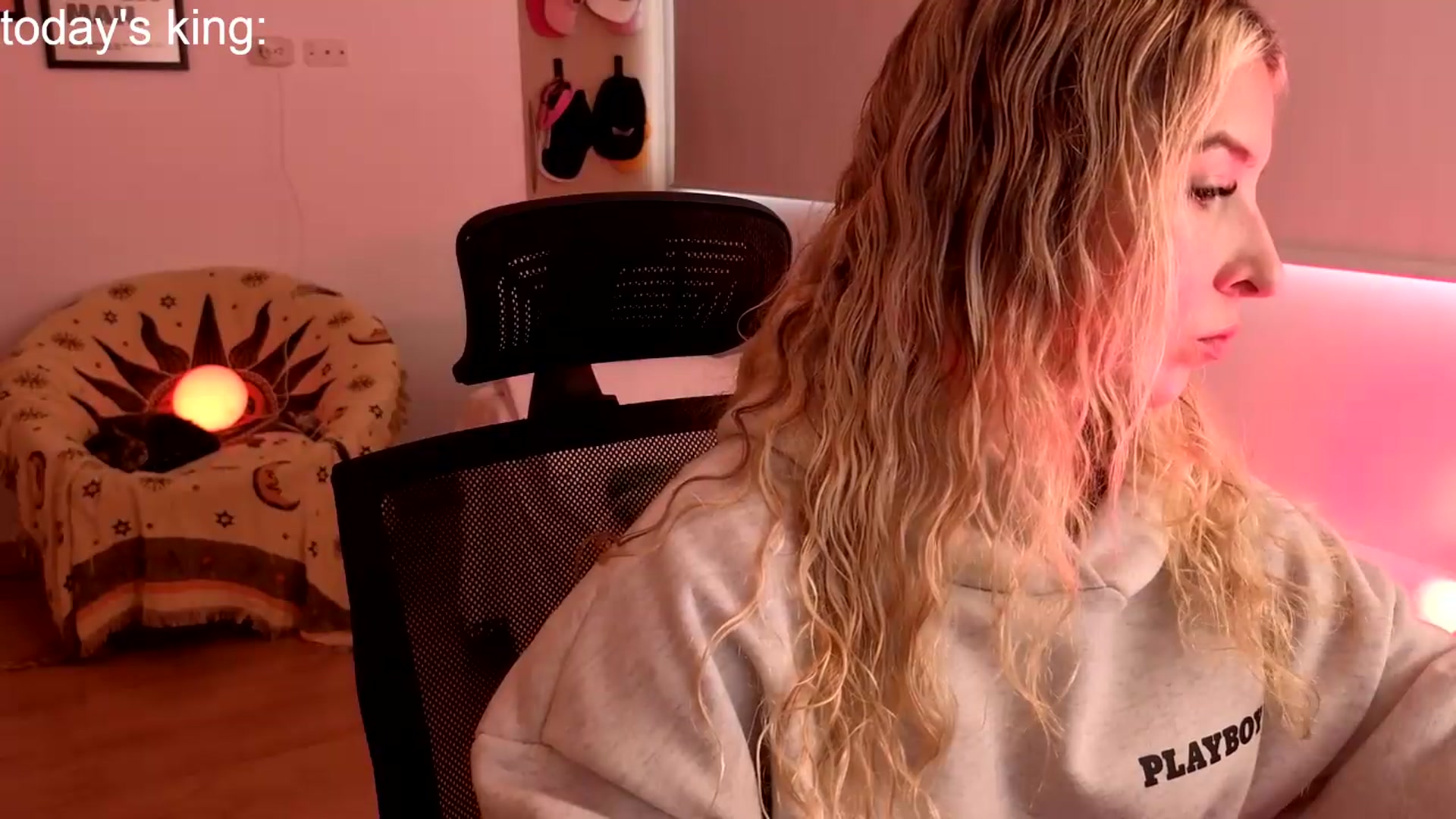 Gallery image thumbnail from paris_texas's myfreecams stream on, 06/20/2026, 17:22 image 9 of 20