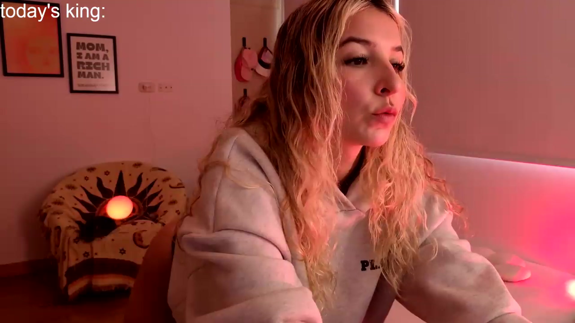 Gallery image thumbnail from paris_texas's myfreecams stream on, 06/20/2026, 17:22 image 14 of 20