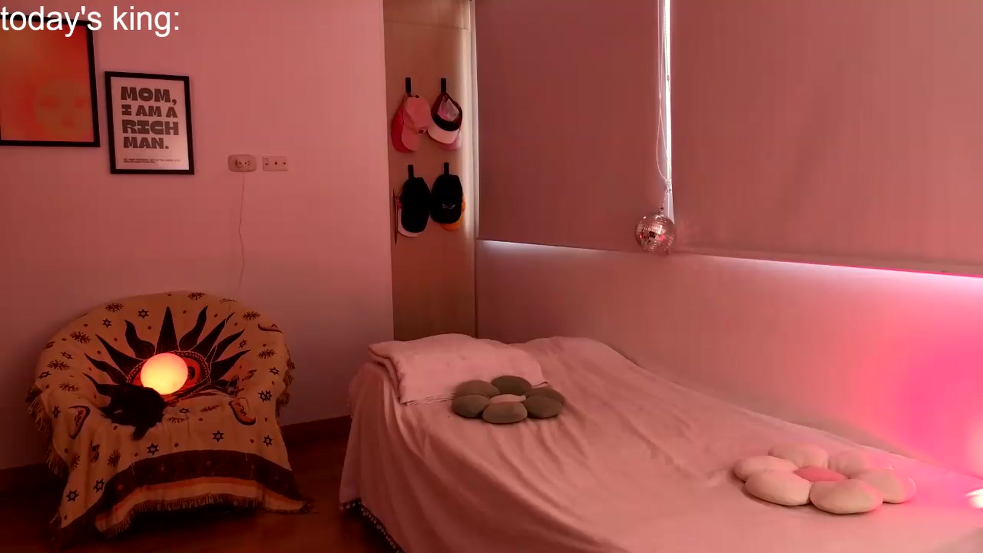 Gallery image thumbnail from paris_texas's myfreecams stream on, 06/23/2026, 20:28 image 14 of 20