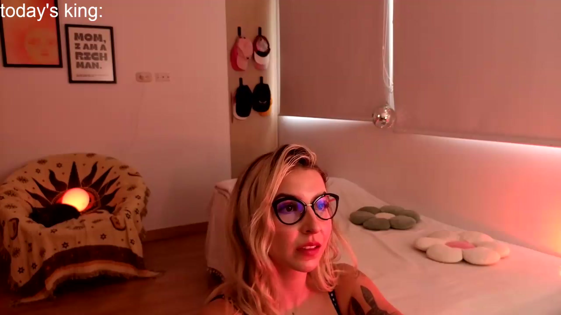 Gallery image thumbnail from paris_texas's myfreecams stream on, 06/25/2026, 17:08 image 19 of 20