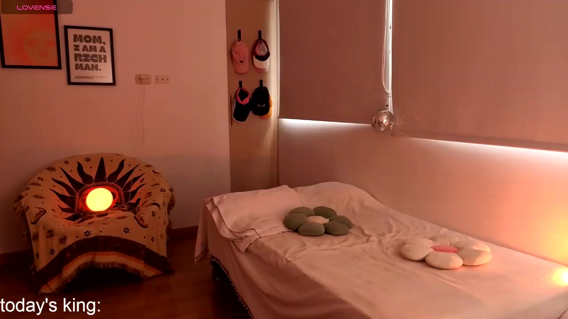 Gallery image thumbnail from paris_texas's myfreecams stream on, 07/11/2026, 19:21 image 15 of 20