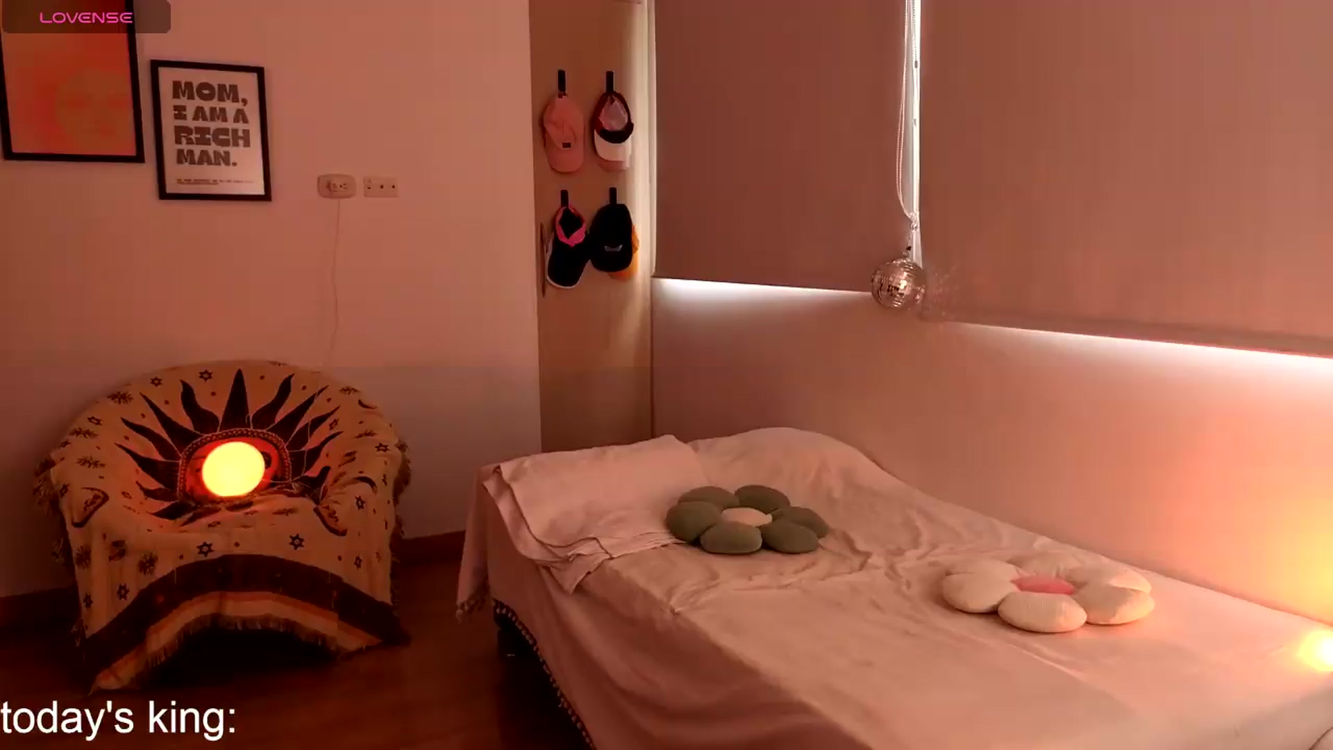 Gallery image thumbnail from paris_texas's myfreecams stream on, 07/11/2026, 19:21 image 14 of 20