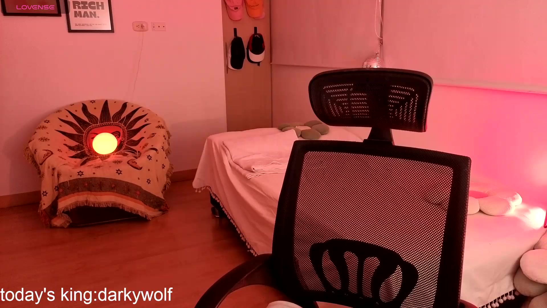 Gallery image thumbnail from paris_texas's myfreecams stream on, 09/07/2026, 23:30 image 18 of 20