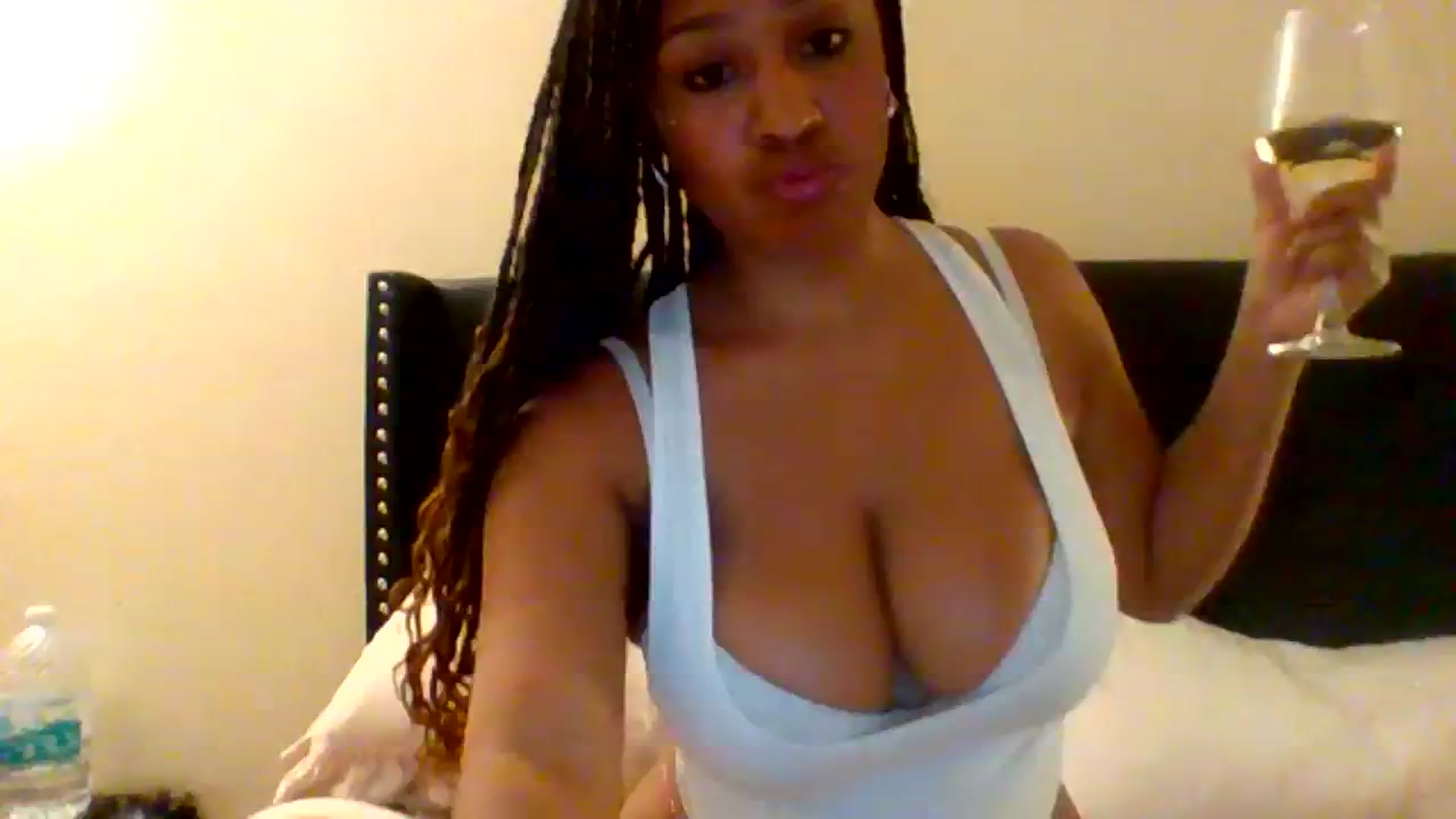 Gallery image thumbnail from pariscream's myfreecams stream on, 11/08/2023, 10:54 image 1 of 20