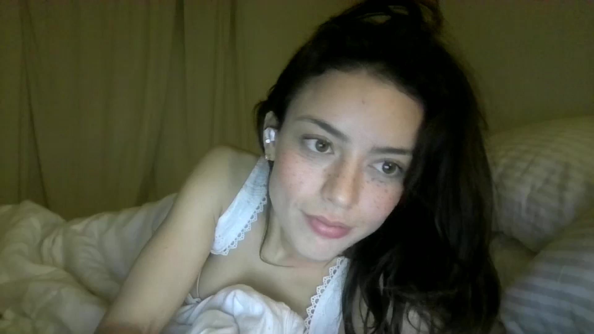 Gallery image thumbnail from partybunny's myfreecams stream on, 10/14/2024, 03:44 image 3 of 20