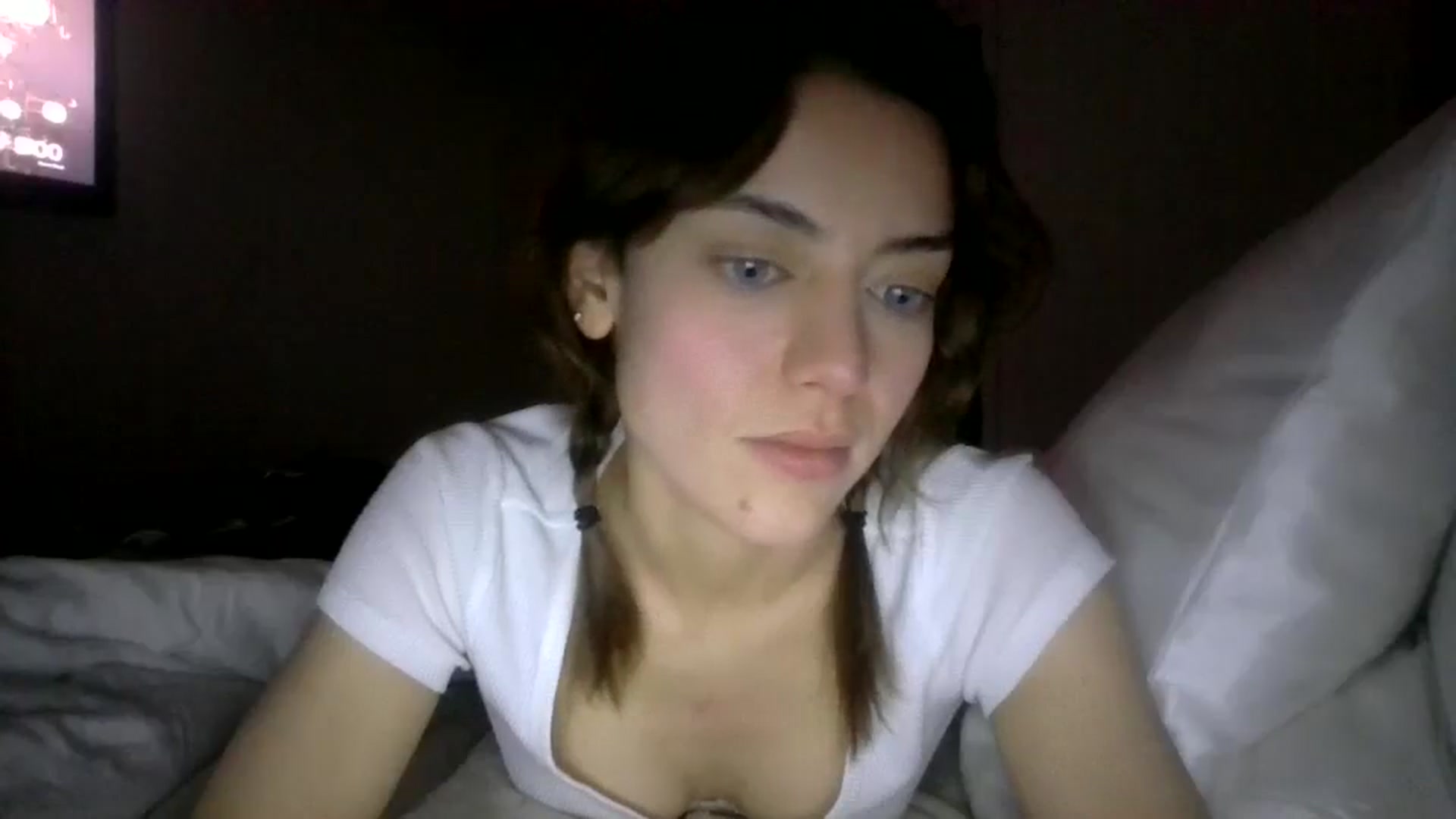 Gallery image thumbnail from partybunny's myfreecams stream on, 12/31/2024, 01:04 image 18 of 20