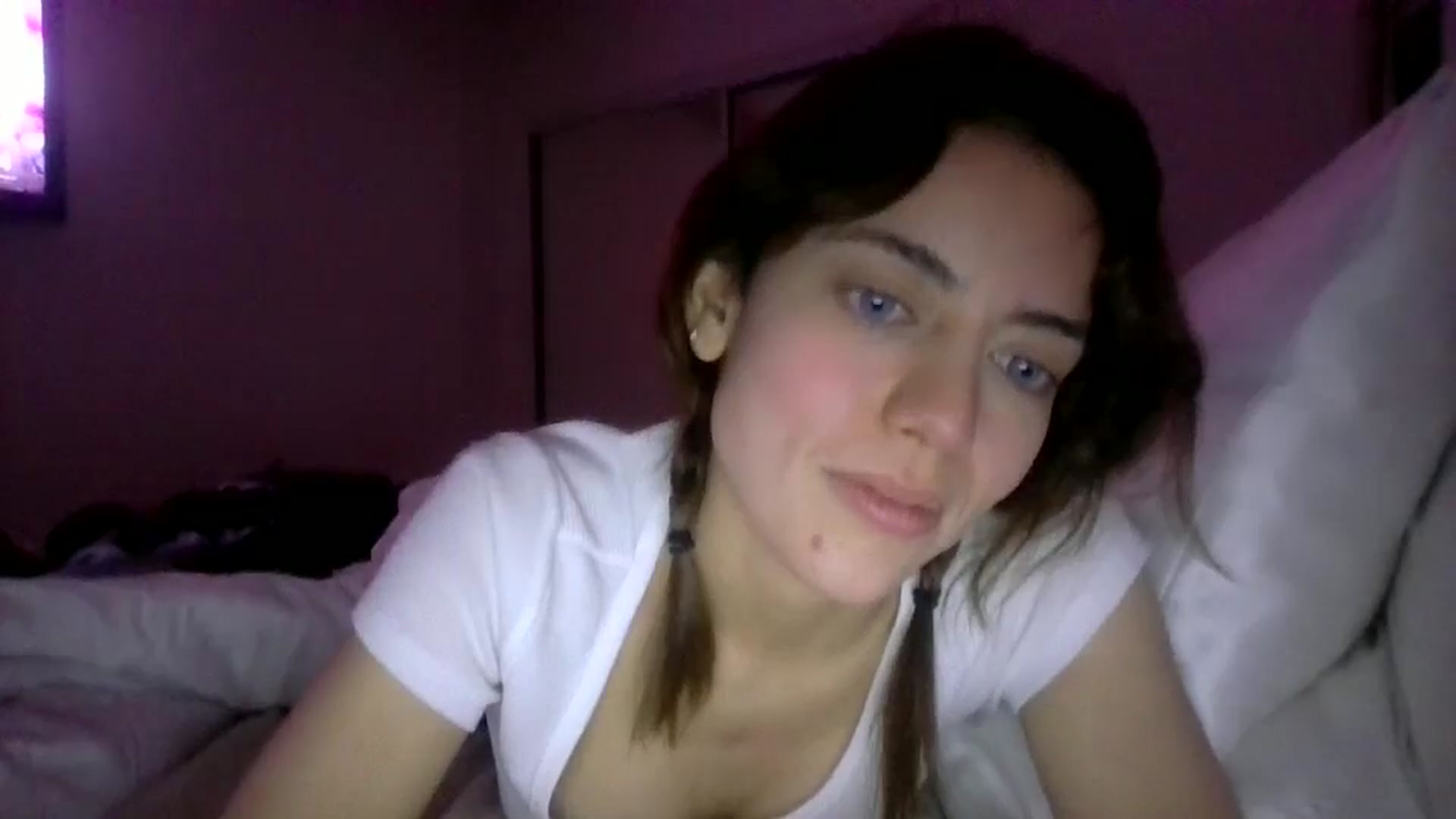 Gallery image thumbnail from partybunny's myfreecams stream on, 12/31/2024, 01:04 image 10 of 20