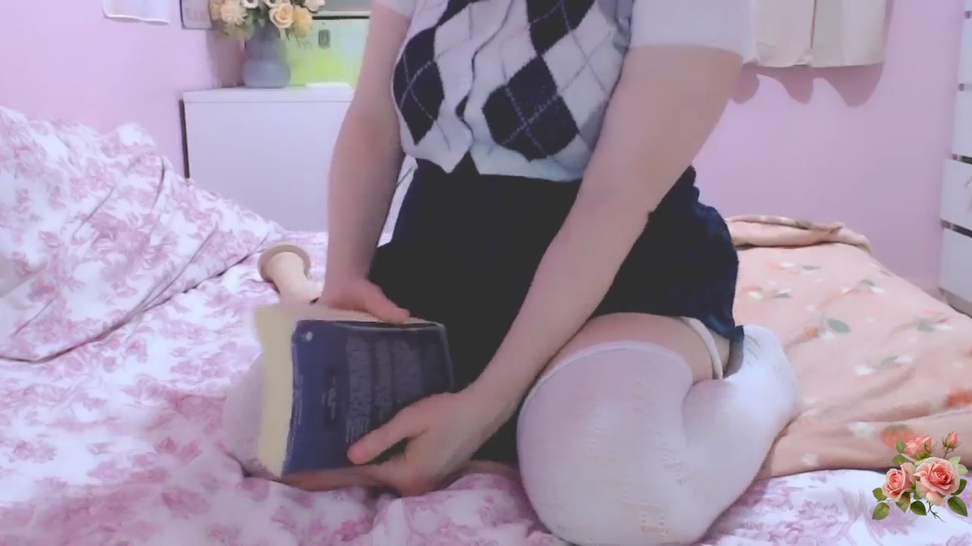 Gallery image thumbnail from pas_de_cat's myfreecams stream on, 08/19/2025, 21:42 image 17 of 20
