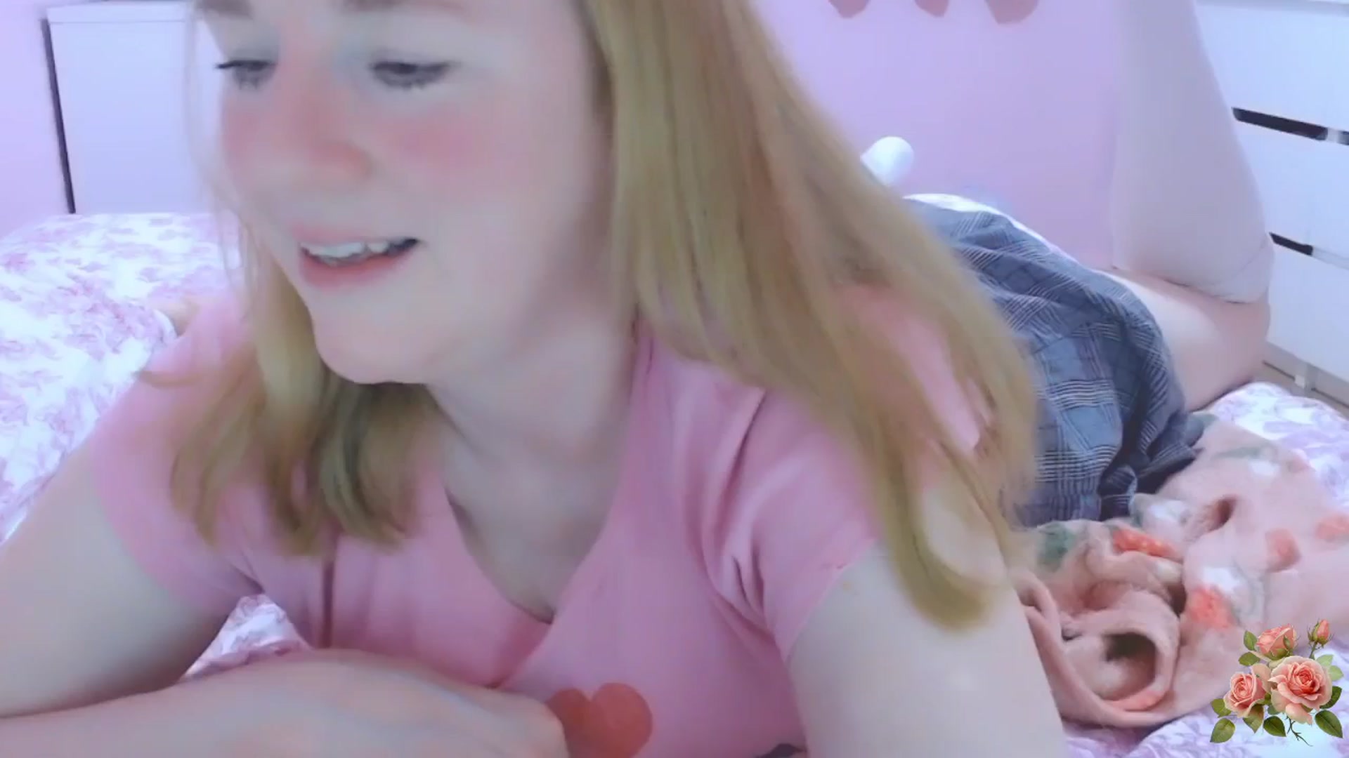 Gallery image thumbnail from pas_de_cat's myfreecams stream on, 08/22/2025, 23:23 image 5 of 20