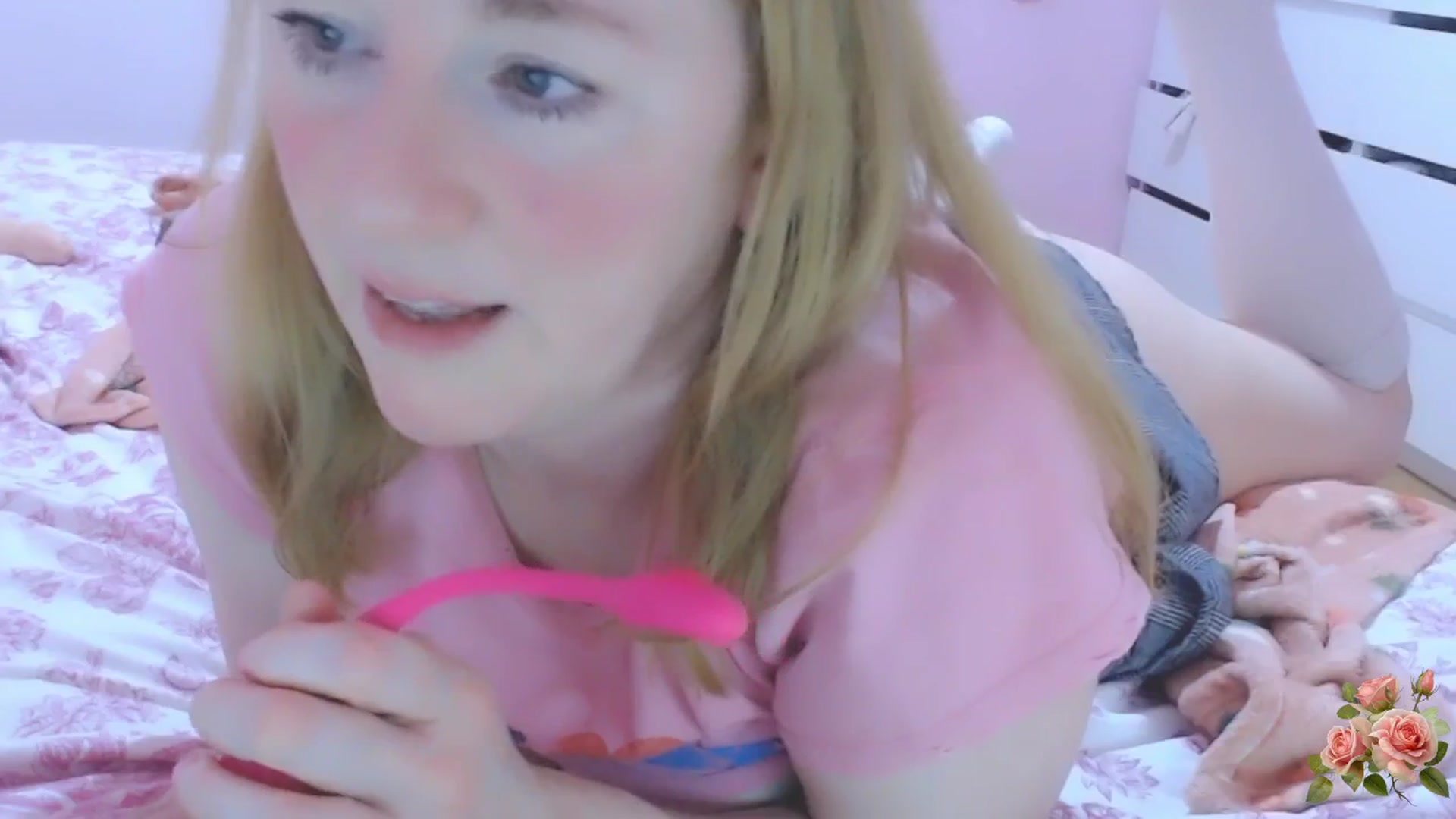 Gallery image thumbnail from pas_de_cat's myfreecams stream on, 08/22/2025, 23:23 image 14 of 20