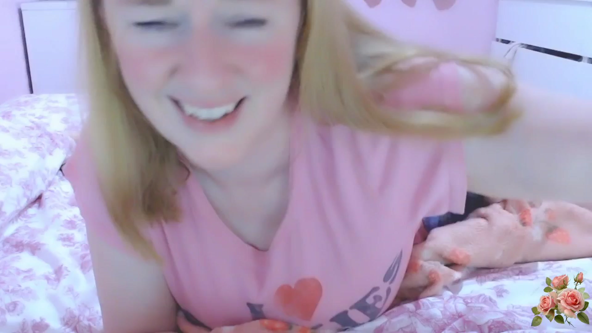Gallery image thumbnail from pas_de_cat's myfreecams stream on, 08/22/2025, 23:23 image 7 of 20