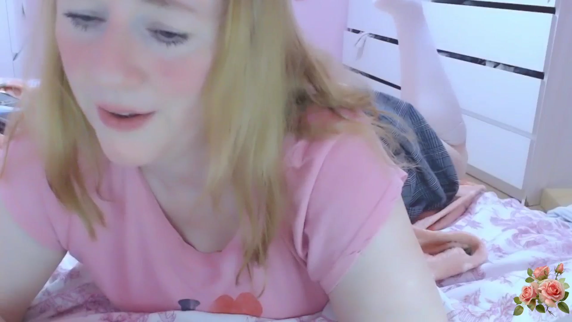 Gallery image thumbnail from pas_de_cat's myfreecams stream on, 08/22/2025, 23:23 image 17 of 20