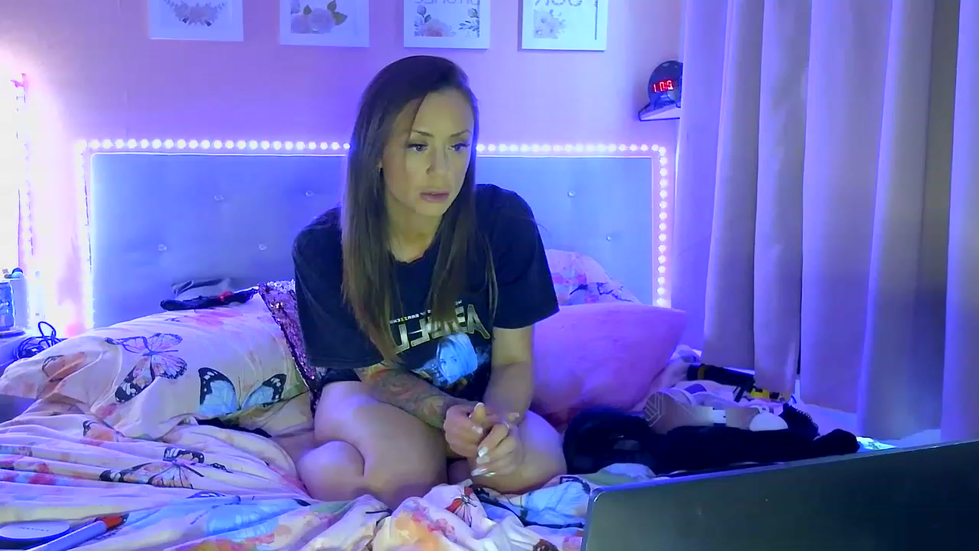 Gallery image thumbnail from peachthereal_'s myfreecams stream on, 06/18/2023, 14:26 image 15 of 20