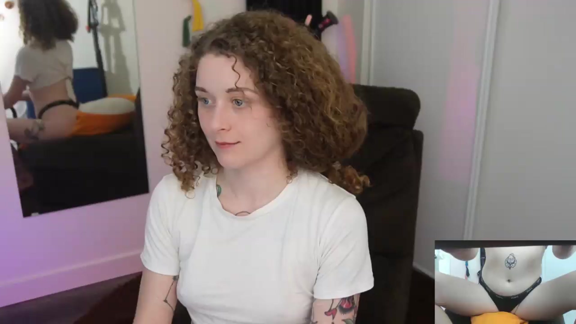 Gallery image thumbnail from peachyqueen's myfreecams stream on, 08/06/2026, 23:25 image 16 of 20
