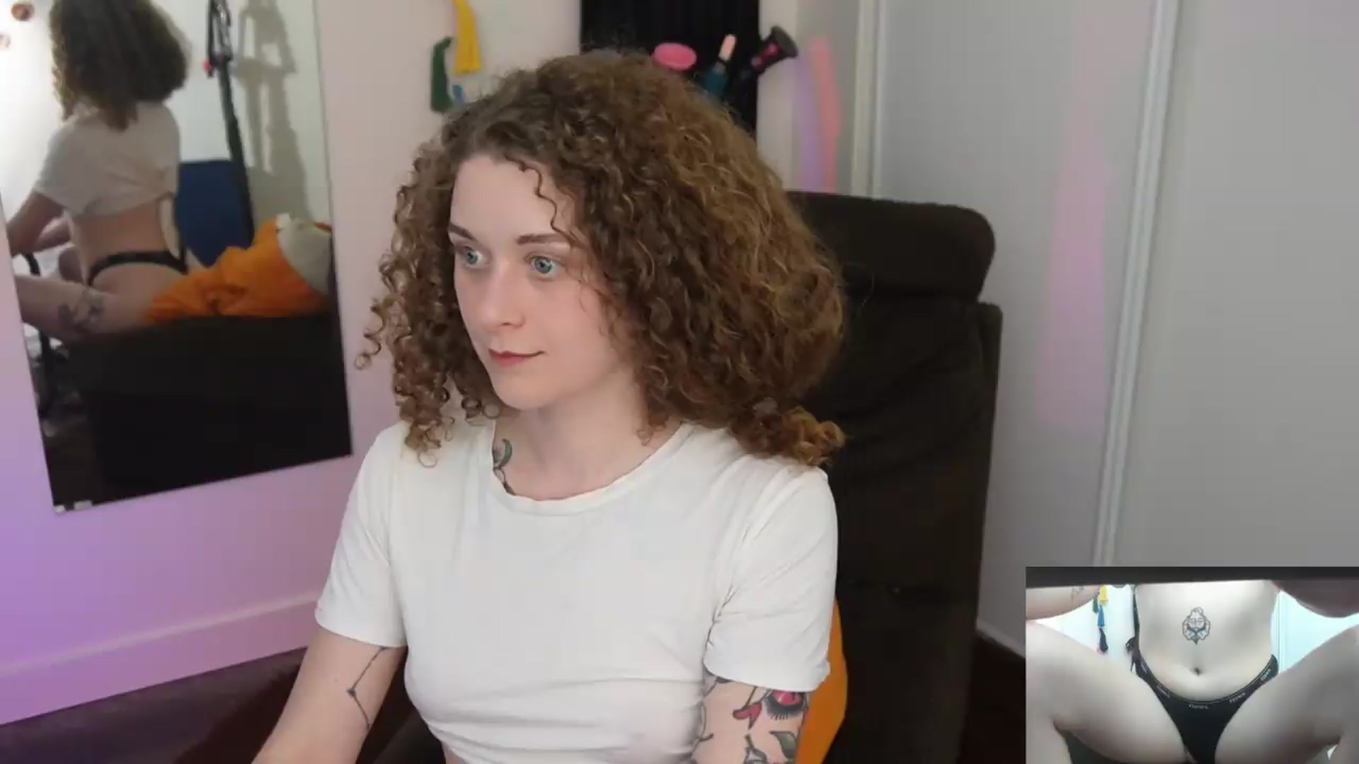 Gallery image thumbnail from peachyqueen's myfreecams stream on, 08/06/2026, 23:25 image 18 of 20