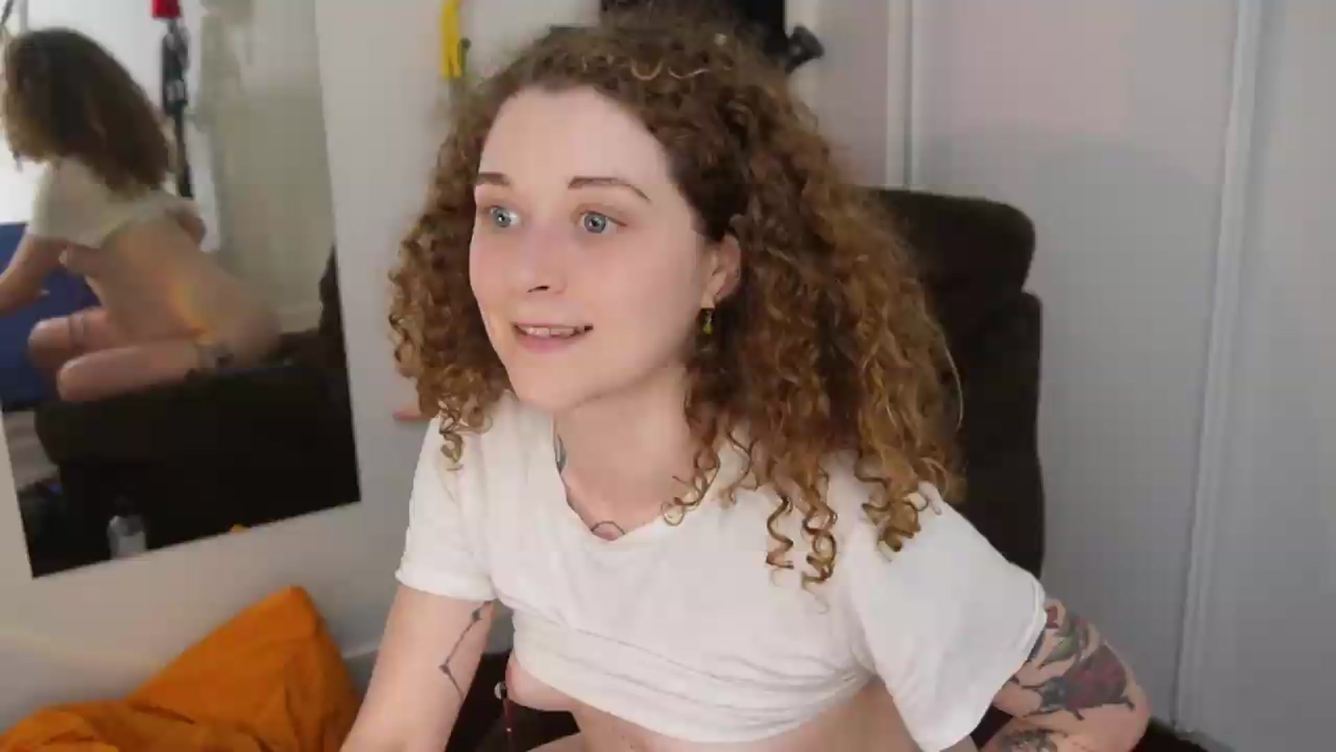 Gallery image thumbnail from peachyqueen's myfreecams stream on, 08/11/2026, 23:24 image 16 of 20