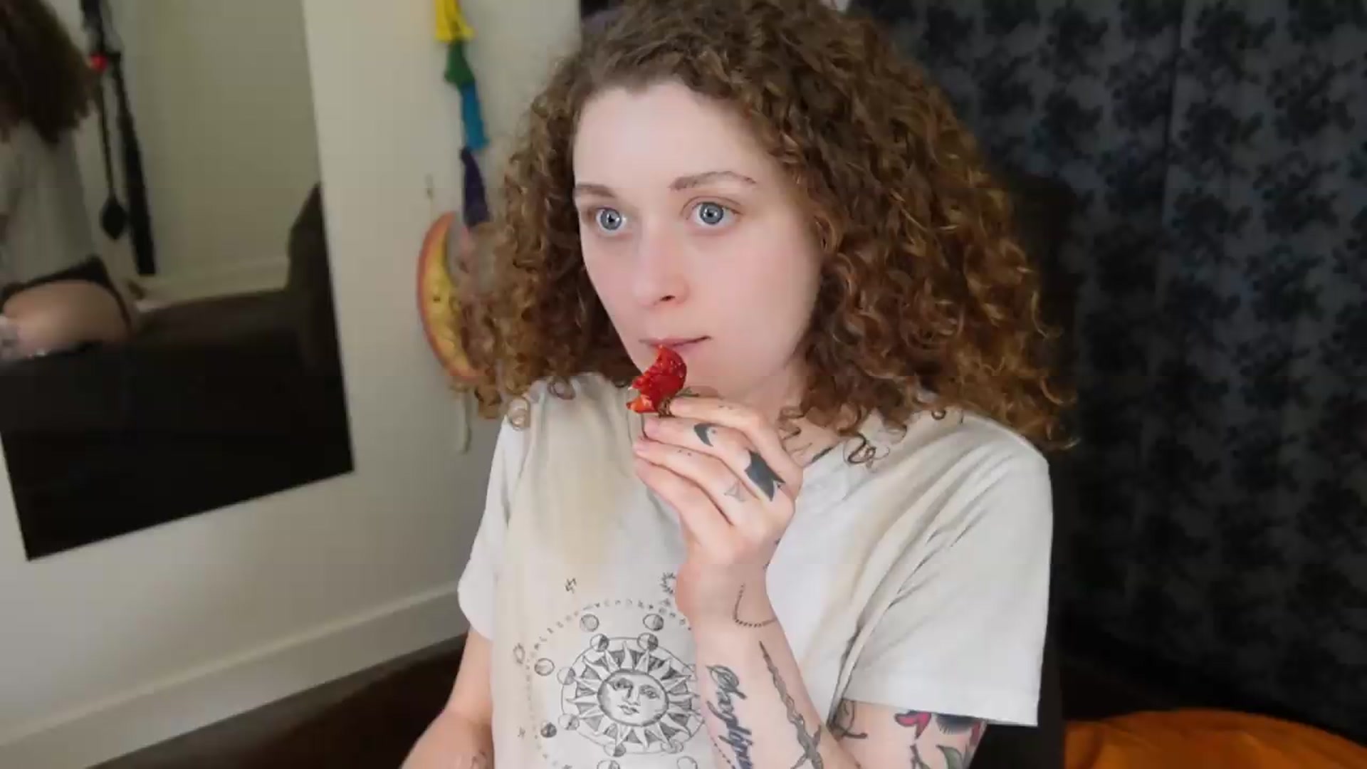 Gallery image thumbnail from peachyqueen's myfreecams stream on, 08/14/2026, 23:11 image 2 of 20