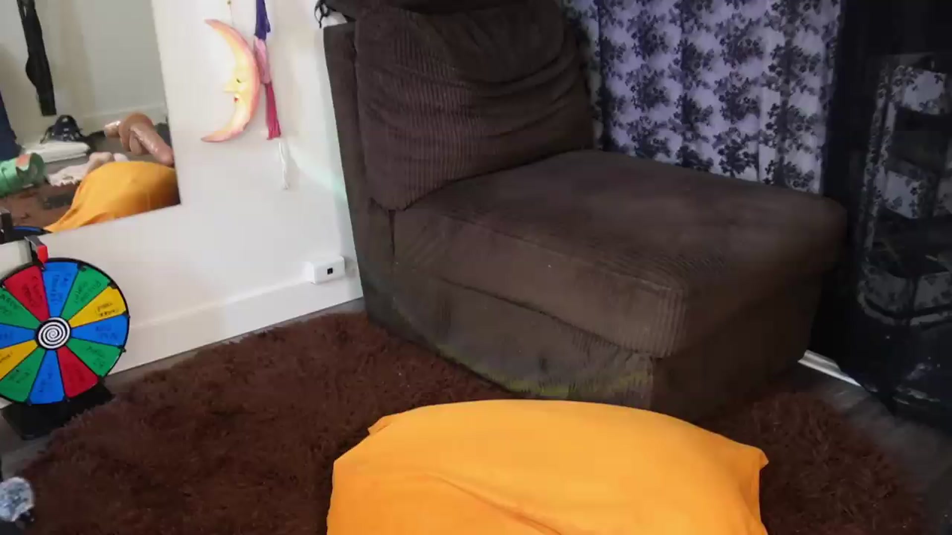 Gallery image thumbnail from peachyqueen's myfreecams stream on, 08/18/2026, 23:01 image 4 of 20