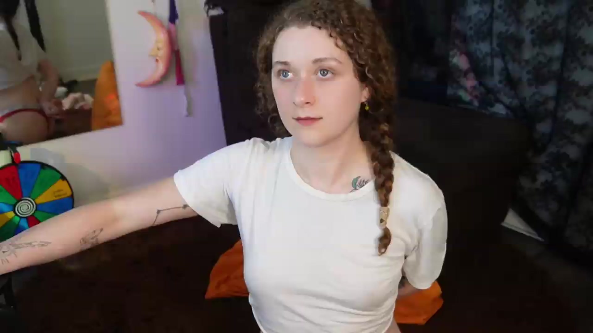 Gallery image thumbnail from peachyqueen's myfreecams stream on, 08/19/2026, 24:00 image 16 of 20