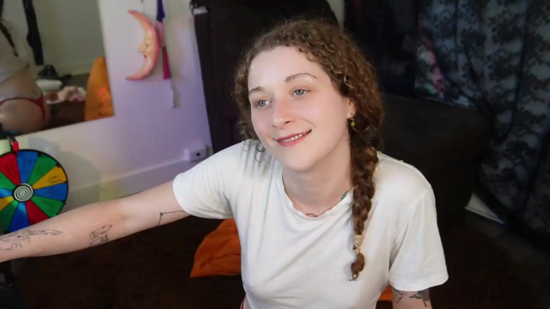 Gallery image thumbnail from peachyqueen's myfreecams stream on, 08/19/2026, 24:00 image 15 of 20
