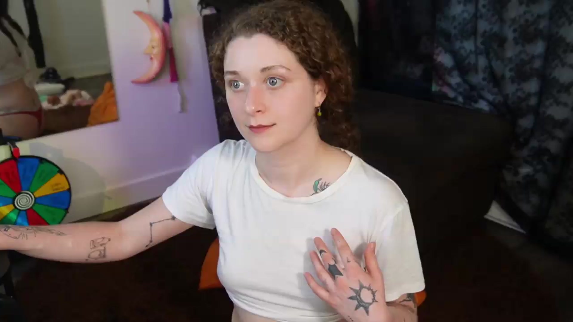 Gallery image thumbnail from peachyqueen's myfreecams stream on, 08/19/2026, 24:44 image 9 of 20