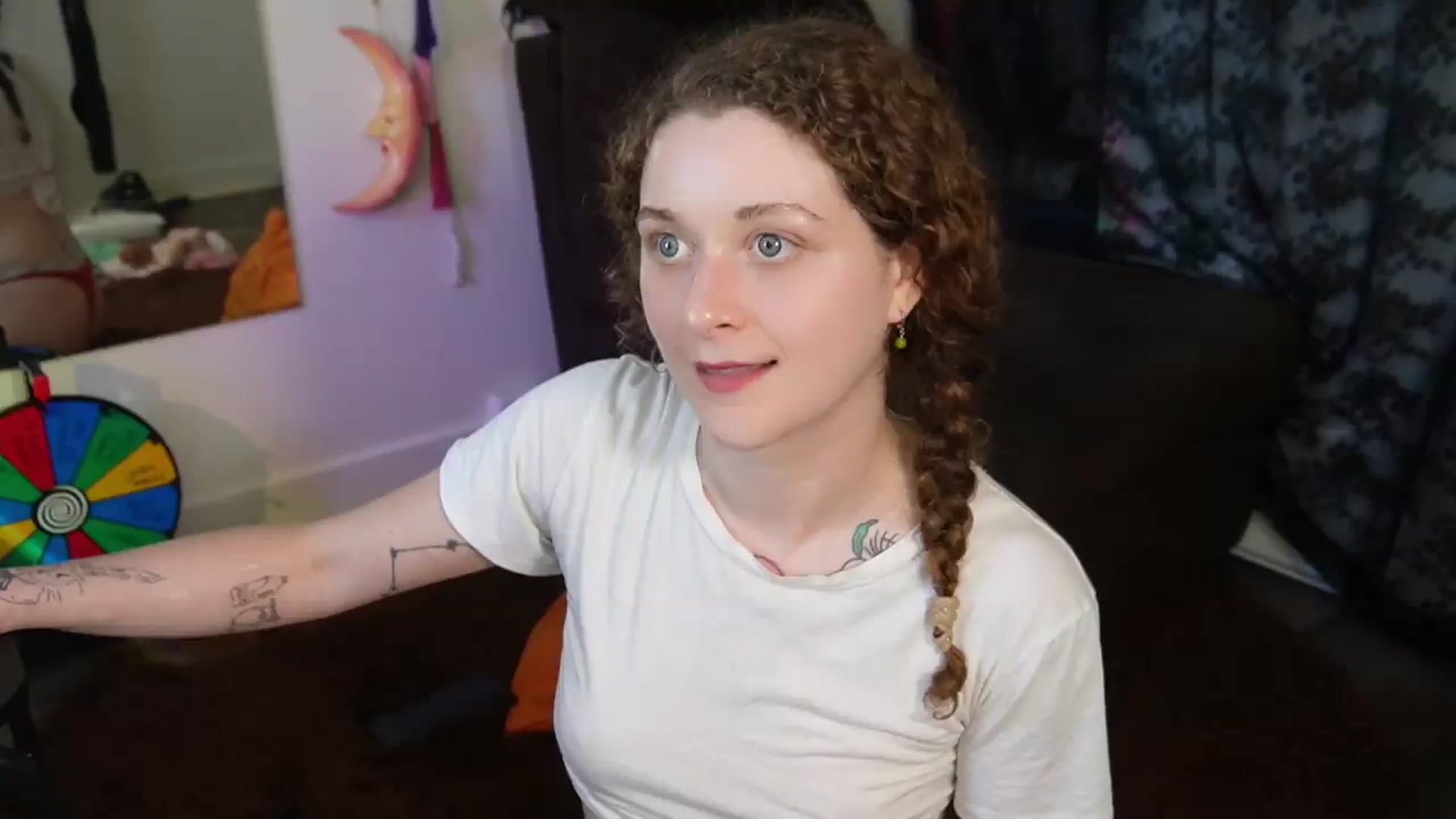 Gallery image thumbnail from peachyqueen's myfreecams stream on, 08/19/2026, 24:44 image 6 of 20