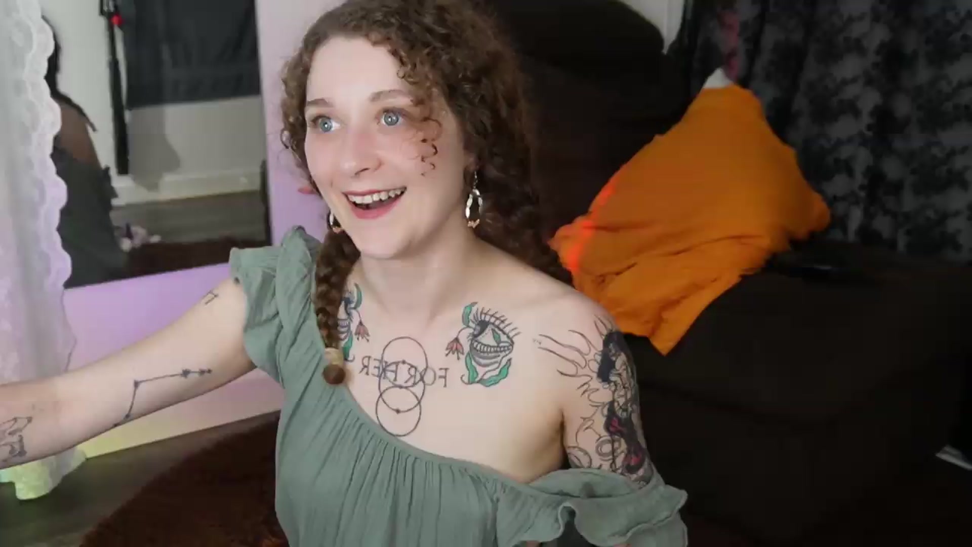 Gallery image thumbnail from peachyqueen's myfreecams stream on, 09/05/2026, 24:12 image 16 of 20