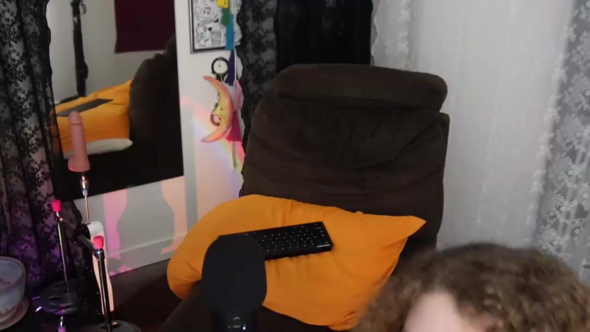 Gallery image thumbnail from peachyqueen's myfreecams stream on, 09/17/2026, 02:46 image 19 of 20