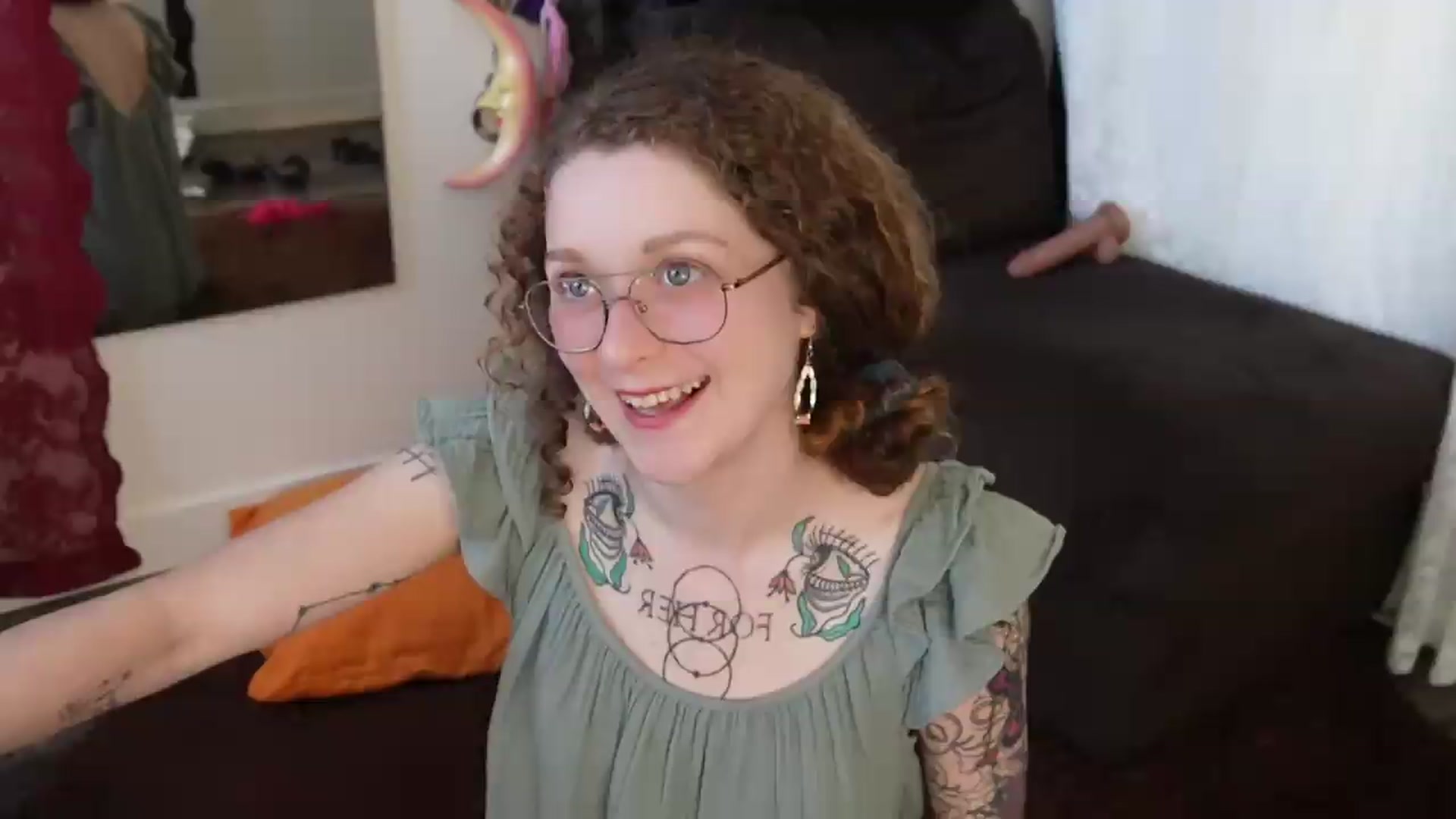 Gallery image thumbnail from peachyqueen's myfreecams stream on, 09/18/2026, 24:01 image 18 of 20