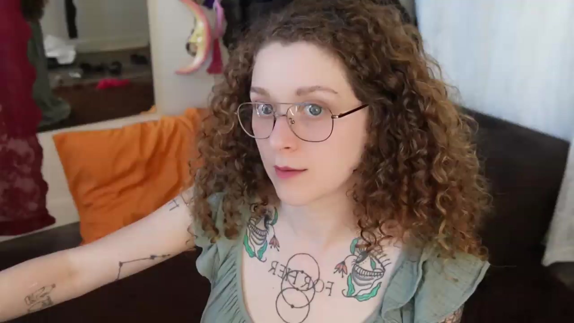 Gallery image thumbnail from peachyqueen's myfreecams stream on, 09/18/2026, 24:01 image 4 of 20