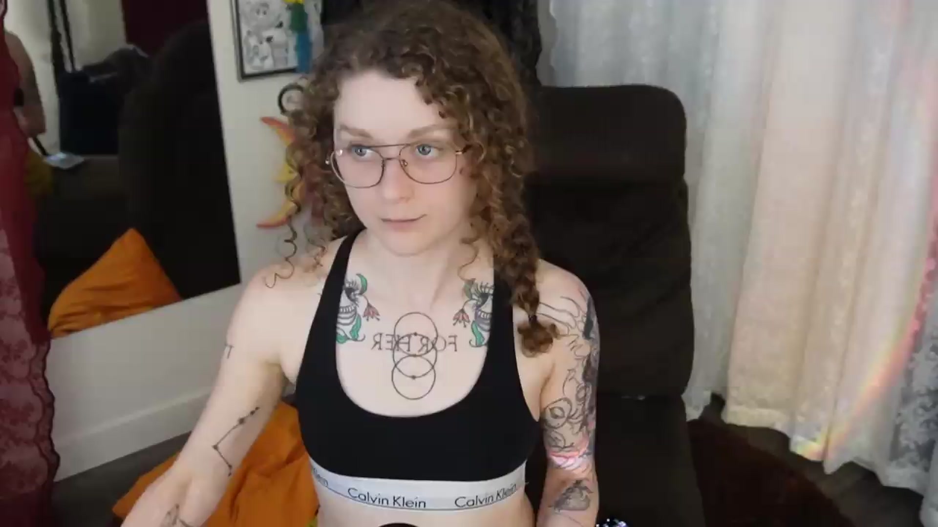 Gallery image thumbnail from peachyqueen's myfreecams stream on, 09/22/2026, 24:03 image 1 of 20