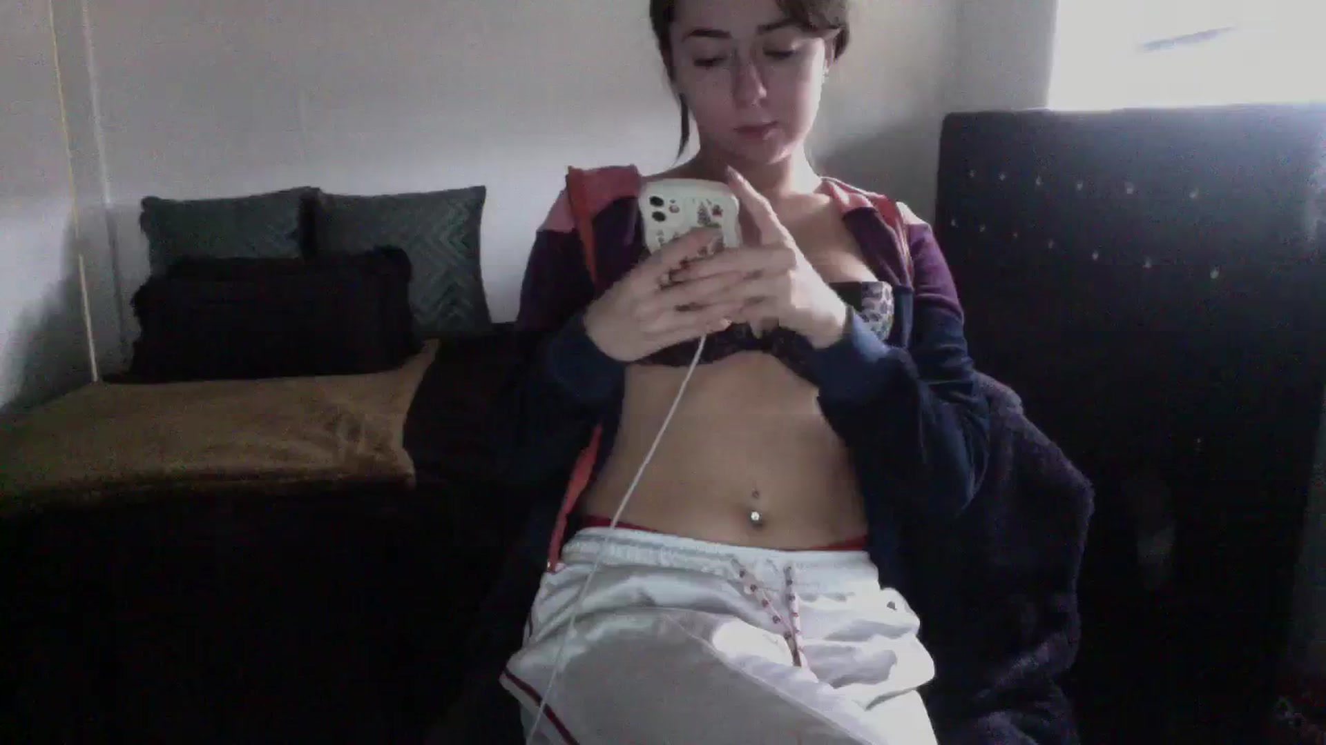 Gallery image thumbnail from petitebabixo's myfreecams stream on, 12/18/2023, 11:18 image 20 of 20