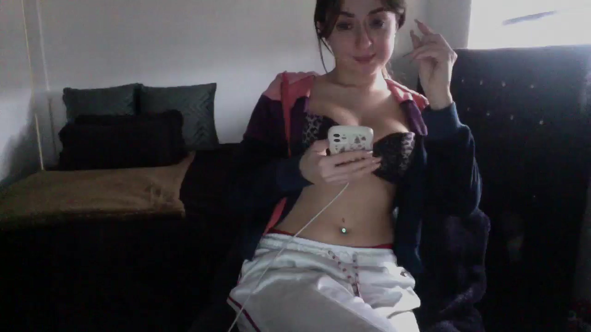 Gallery image thumbnail from petitebabixo's myfreecams stream on, 12/18/2023, 11:18 image 16 of 20