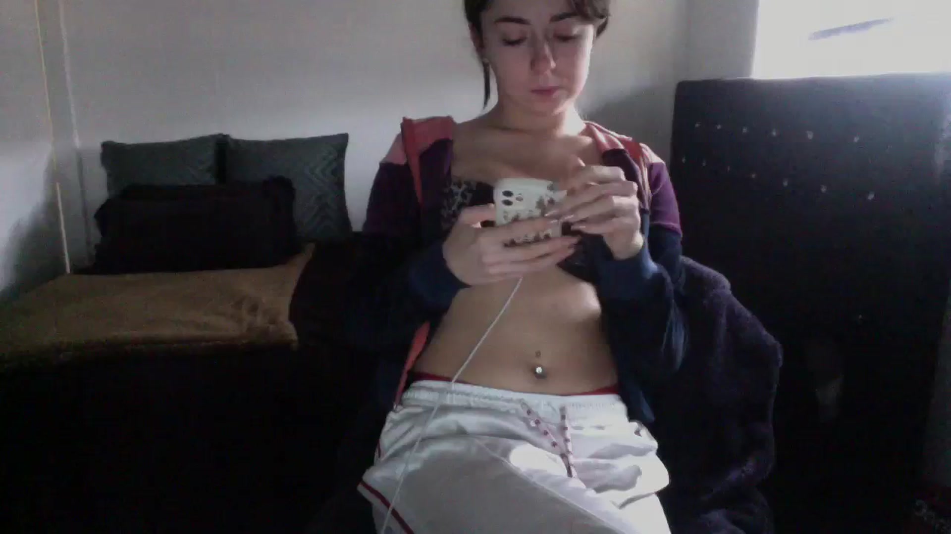 Gallery image thumbnail from petitebabixo's myfreecams stream on, 12/18/2023, 11:18 image 19 of 20