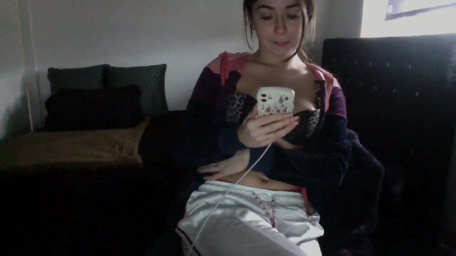 Gallery image thumbnail from petitebabixo's myfreecams stream on, 12/18/2023, 11:18 image 6 of 20