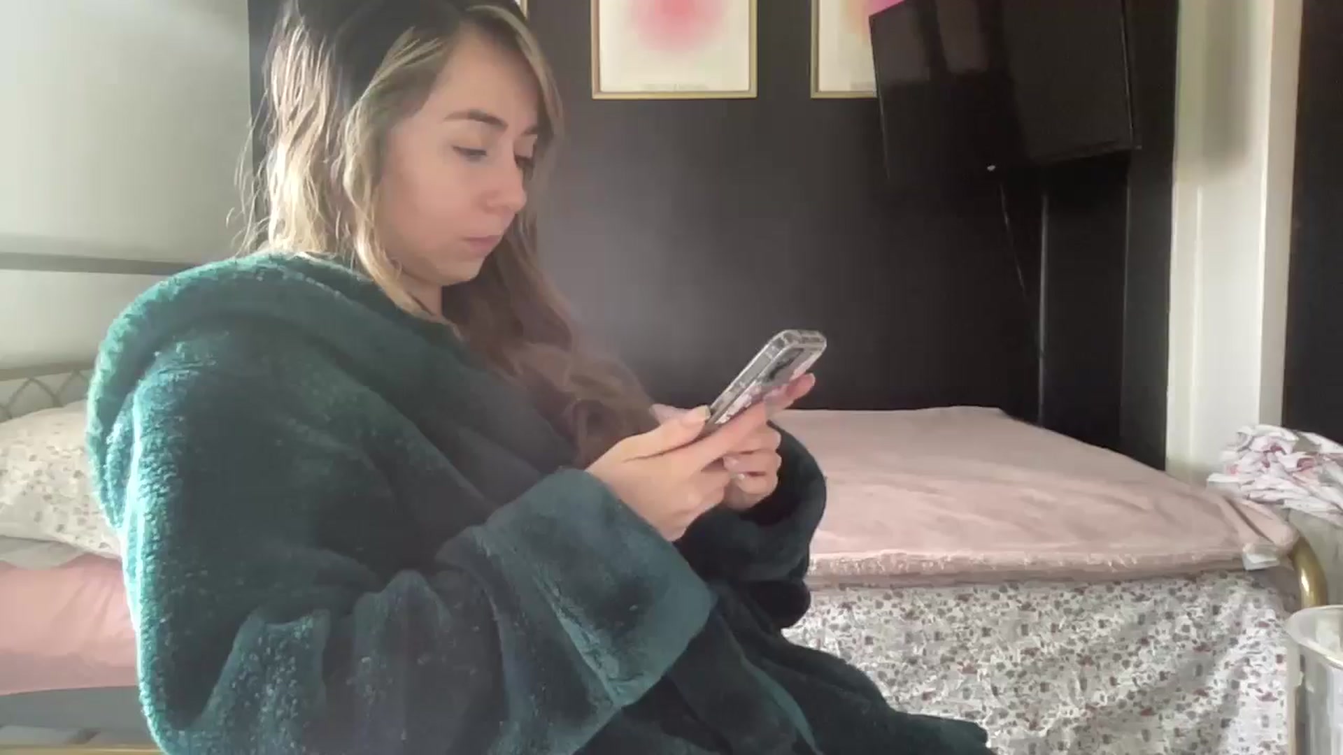 Gallery image thumbnail from petitebabixo's myfreecams stream on, 03/30/2026, 11:38 image 17 of 20