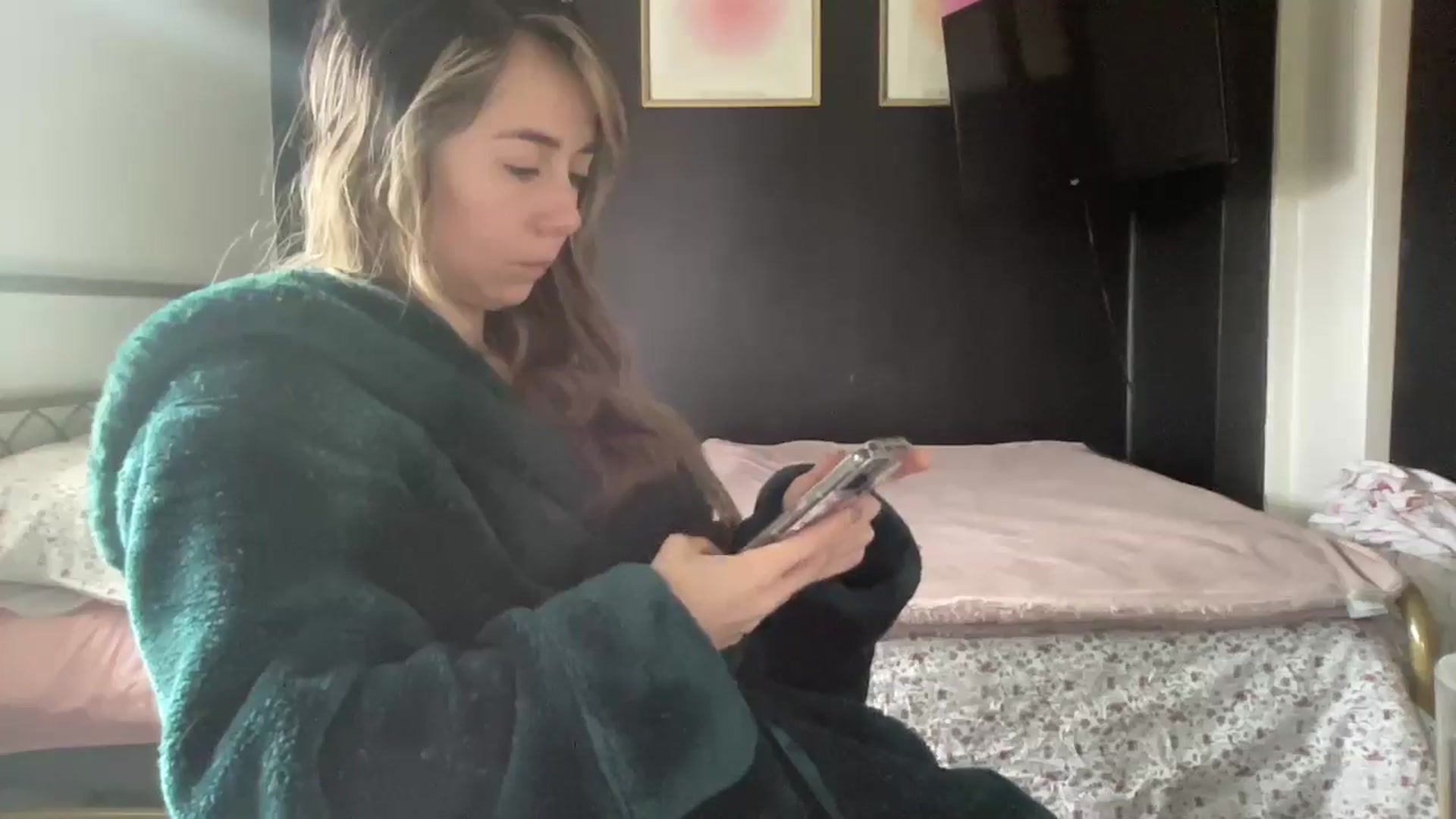 Gallery image thumbnail from petitebabixo's myfreecams stream on, 03/30/2026, 11:38 image 15 of 20