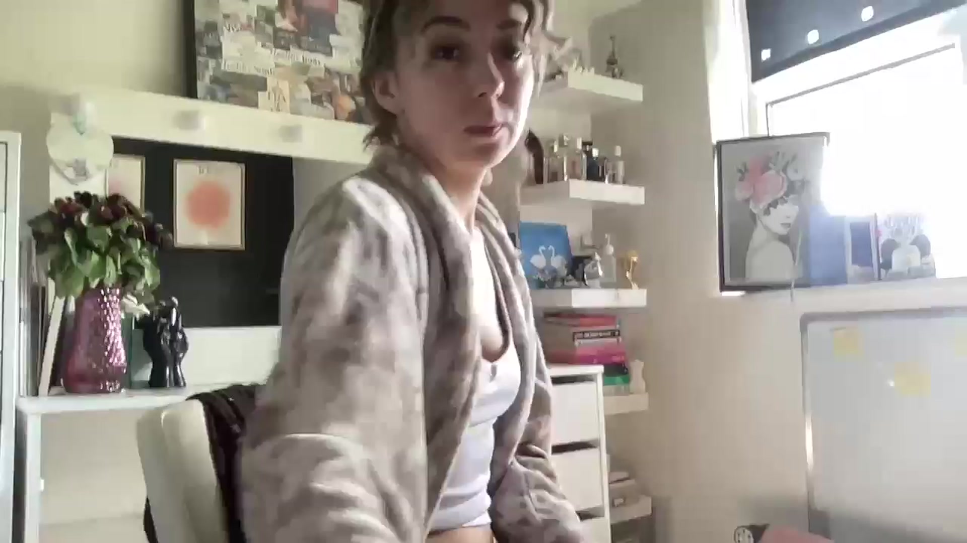 Gallery image thumbnail from petitebabixo's myfreecams stream on, 04/12/2026, 10:33 image 1 of 20