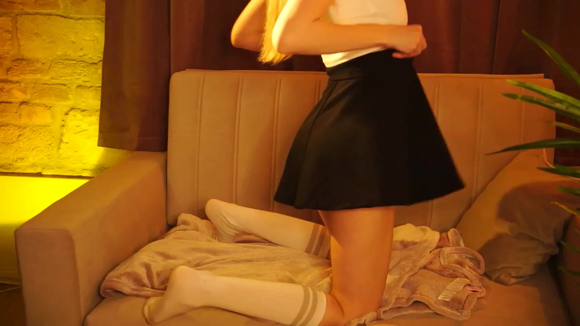 Gallery image thumbnail from petitegonwild's myfreecams stream on, 03/10/2024, 15:38 image 5 of 20