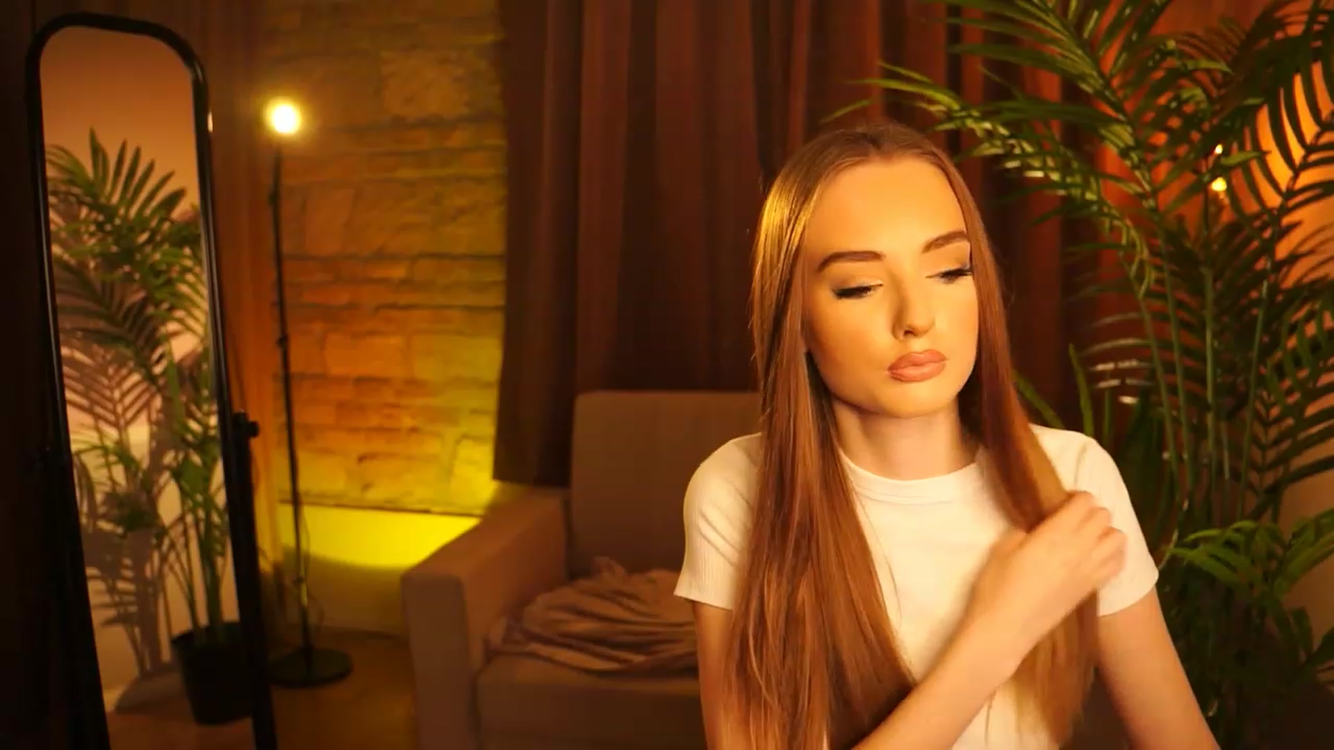 Gallery image thumbnail from petitegonwild's myfreecams stream on, 03/10/2024, 15:38 image 10 of 20