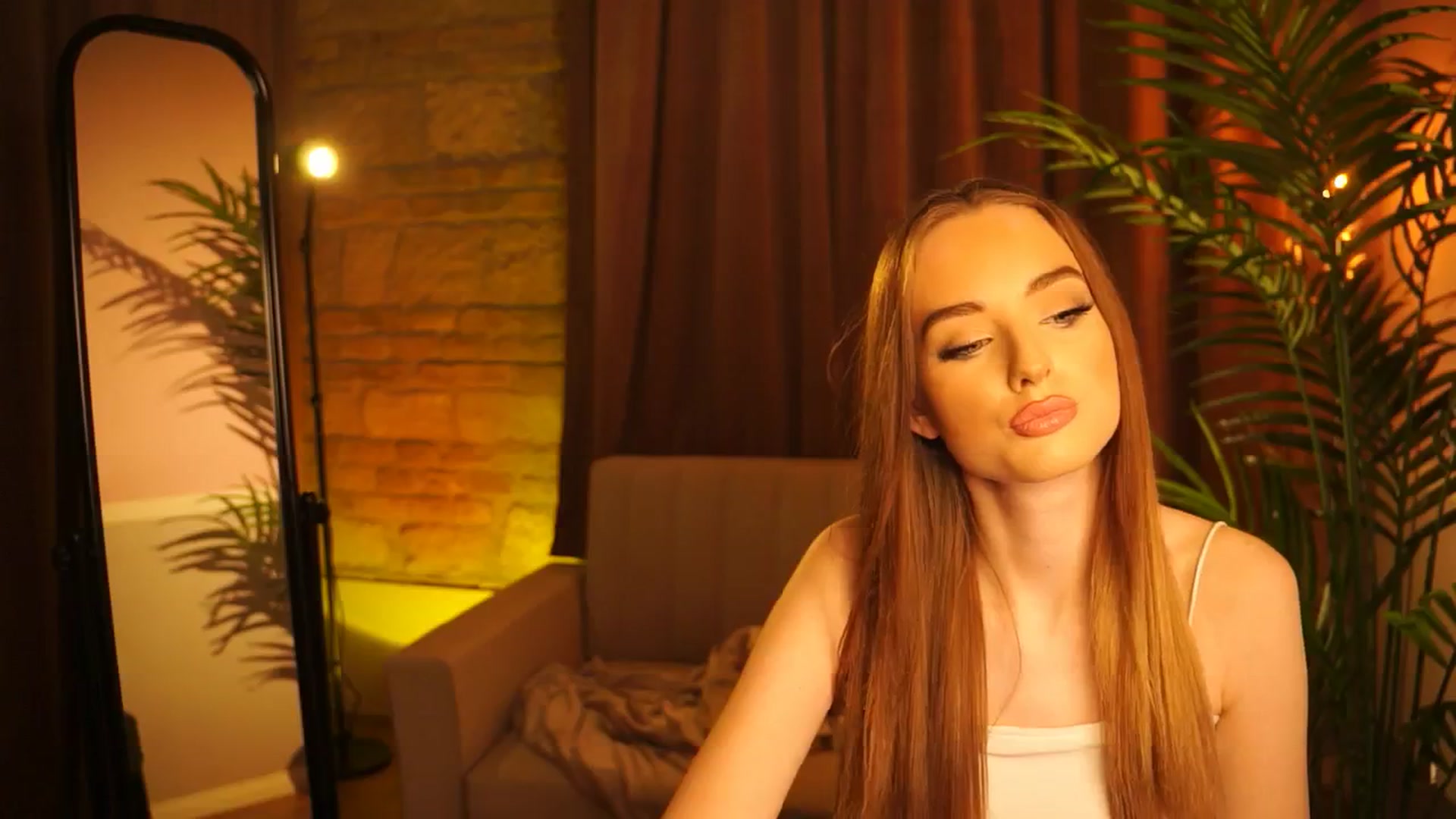 Gallery image thumbnail from petitegonwild's myfreecams stream on, 03/14/2024, 15:38 image 20 of 20